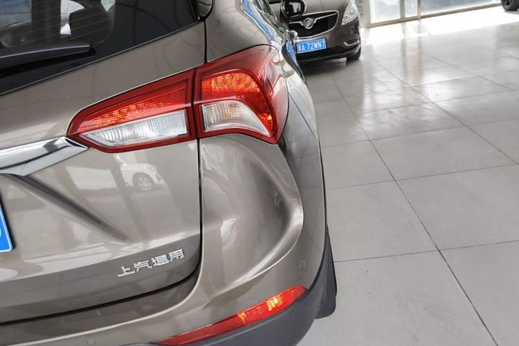 Used Buick Envision 2018 28T Four-Wheel Drive Luxury Model Right Rear Taillight