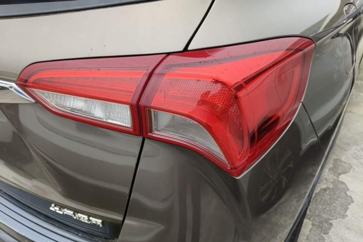 Used Buick Envision 2018 28T Four-Wheel Drive Elite Version Right Rear Taillight