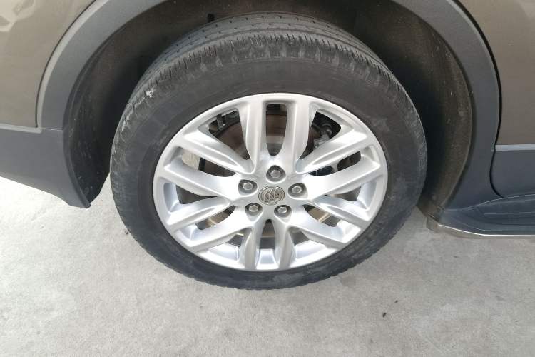 Used Buick Envision 2018 28T Four-Wheel Drive Luxury Model Right Rear Wheel Hub