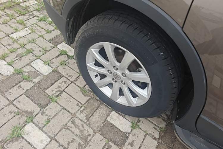 Used Buick Envision 2018 20T Two-Wheel-Drive Elite Model Right Rear Wheel Hub