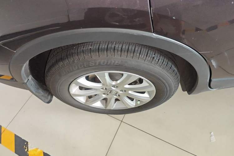Used Buick Envision 2018 20T Two-Wheel-Drive Elite Model Right Rear Wheel Hub