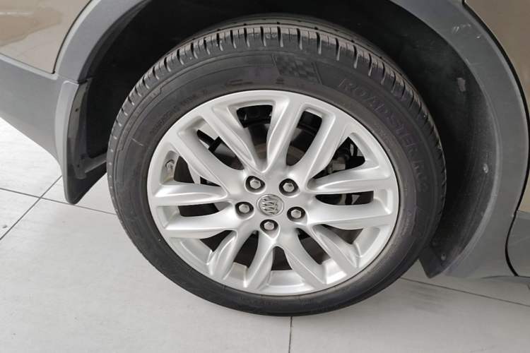Used Buick Envision 2018 28T Four-Wheel Drive Luxury Model Right Rear Wheel Hub