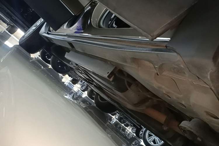 Used Buick Envision 2018 20T Two-Wheel-Drive Elite Model Right Side Sill