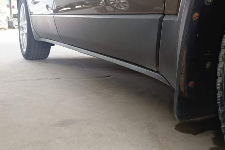 Used Buick Envision 2018 28T Four-Wheel Drive Elite Version Right Side Sill