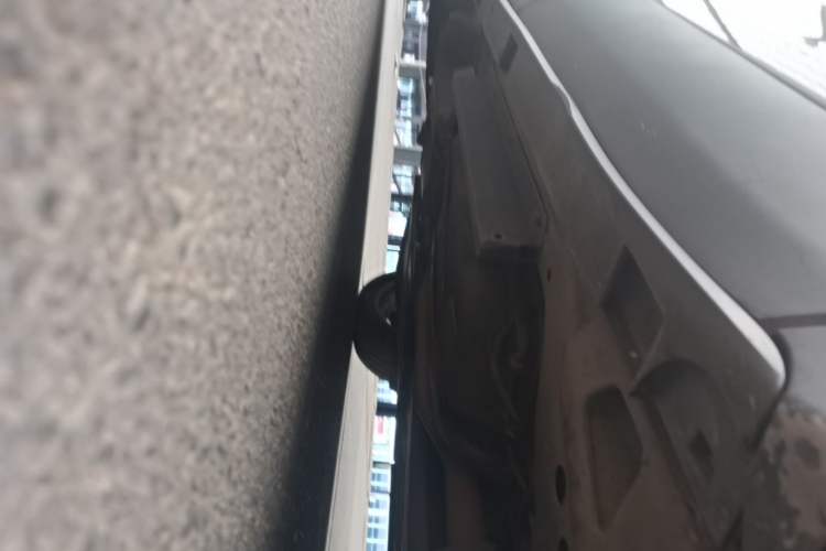 Used Buick Envision 2018 28T Four-Wheel Drive Elite Version Right Side Sill