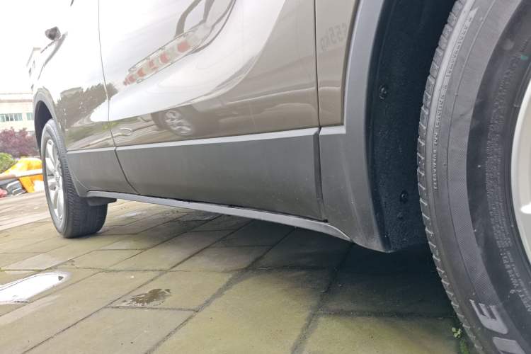 Used Buick Envision 2018 20T Two-Wheel-Drive Elite Model Right Side Sill