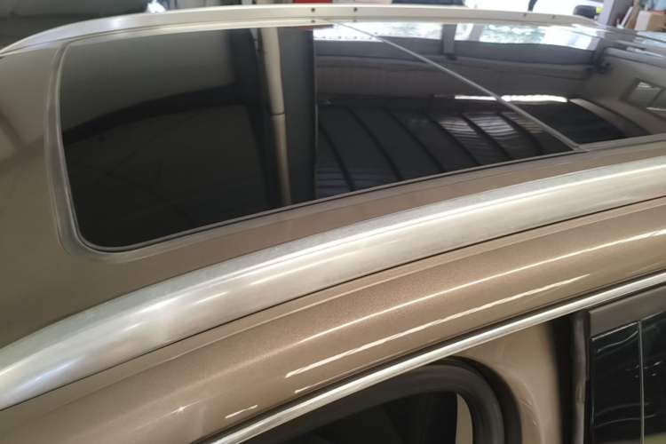 Used Buick Envision 2018 20T Two-Wheel-Drive Elite Model Roof