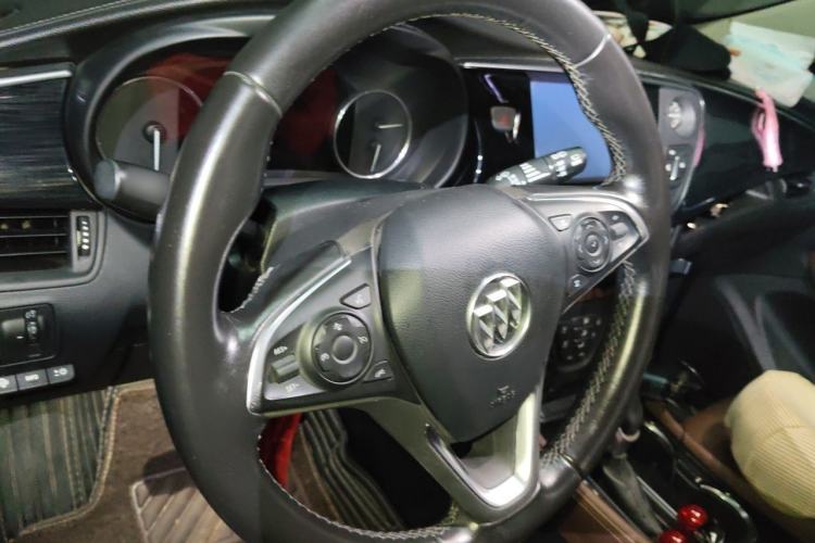 Used Buick Envision 2018 28T Four-Wheel Drive Luxury Model Steering Wheel