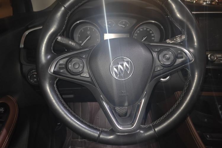 Used Buick Envision 2018 20T Two-Wheel Drive Luxury Model Steering Wheel