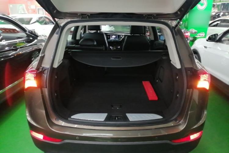 Used Buick Envision 2018 20T Two-Wheel-Drive Elite Model Trunk