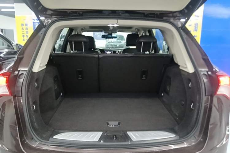Used Buick Envision 2018 20T Two-Wheel-Drive Elite Model Trunk