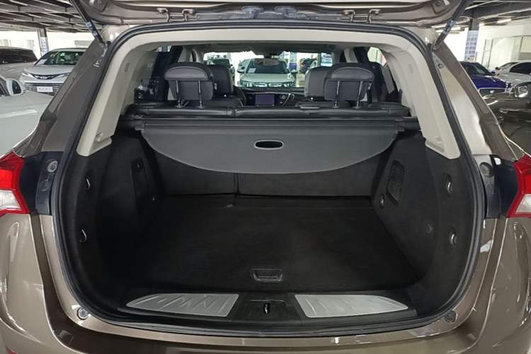 Used Buick Envision 2018 20T Two-Wheel-Drive Elite Model Trunk