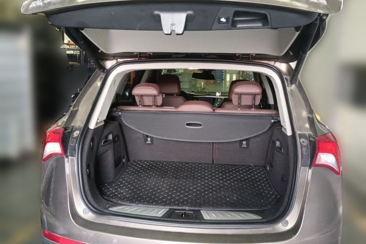 Used Buick Envision 2018 28T Four-Wheel Drive Luxury Model Trunk