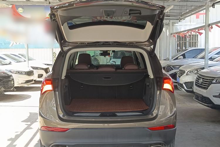 Used Buick Envision 2018 28T Four-Wheel Drive Luxury Model Trunk