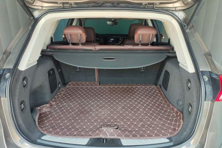 Used Buick Envision 2018 20T Two-Wheel Drive Luxury Model Trunk