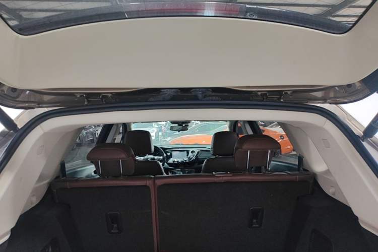Used Buick Envision 2018 20T Two-Wheel Drive Luxury Model Trunk