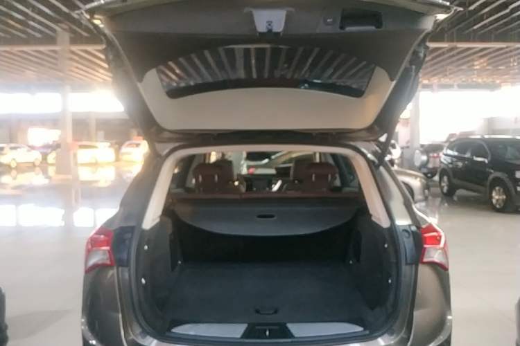 Used Buick Envision 2018 20T Two-Wheel Drive Luxury Model Trunk