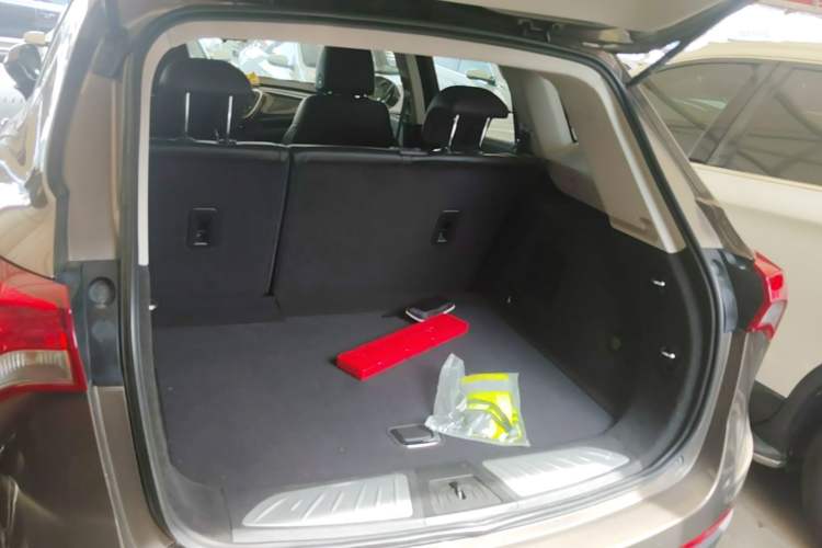 Used Buick Envision 2018 20T Two-Wheel-Drive Elite Model Trunk