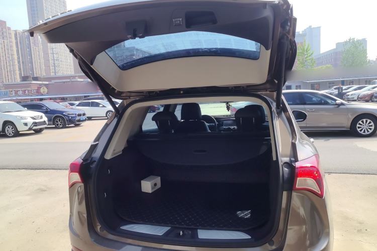 Used Buick Envision 2018 20T Two-Wheel-Drive Elite Model Trunk
