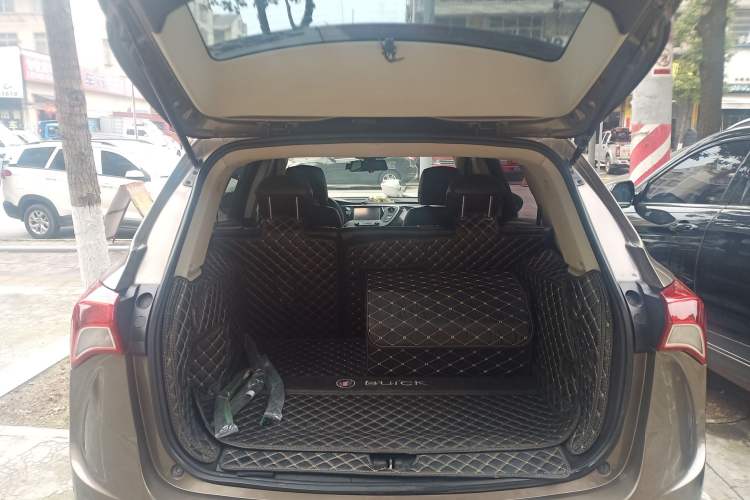 Used Buick Envision 2018 20T Two-Wheel-Drive Elite Model Trunk