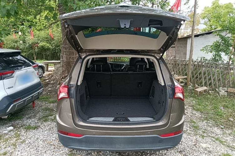 Used Buick Envision 2018 20T Two-Wheel-Drive Elite Model Trunk