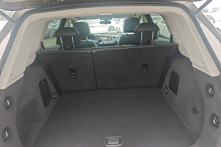 Used Buick Envision 2018 20T Two-Wheel-Drive Elite Model Trunk