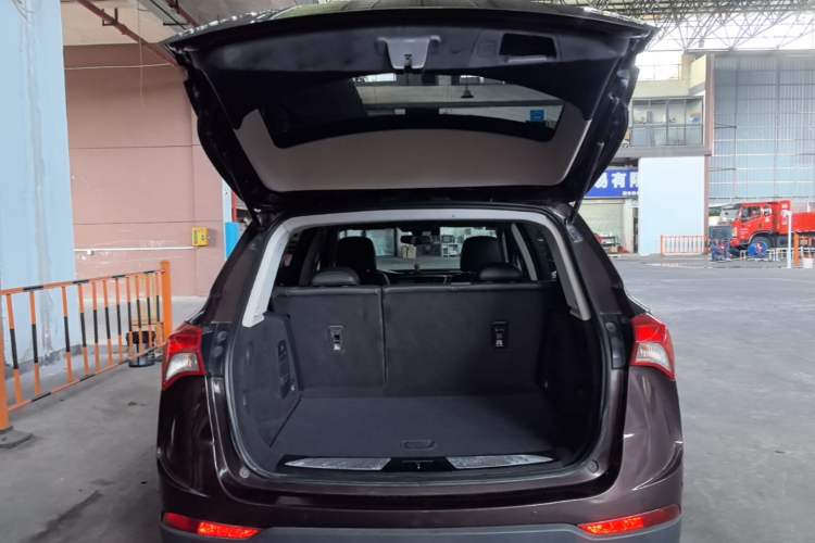 Used Buick Envision 2018 20T Two-Wheel-Drive Leading Model Trunk