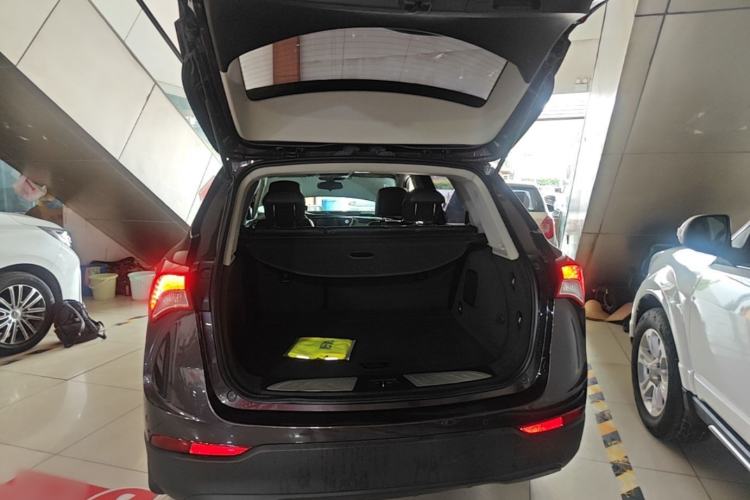 Used Buick Envision 2018 20T Two-Wheel-Drive Elite Model Trunk