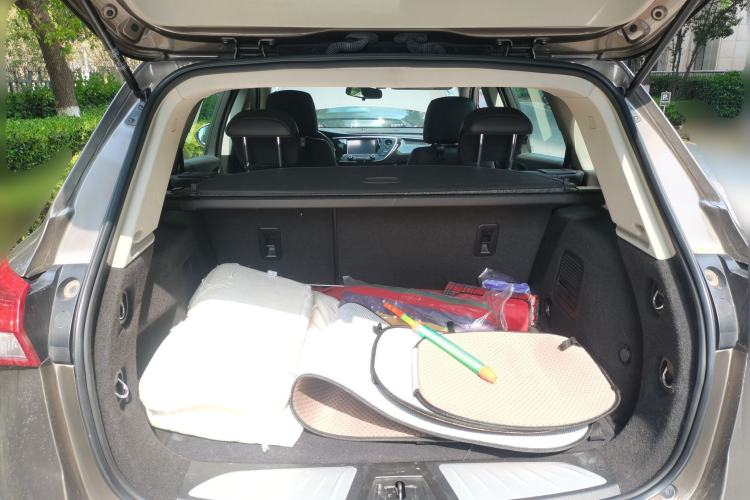 Used Buick Envision 2018 20T Two-Wheel-Drive Elite Model Trunk