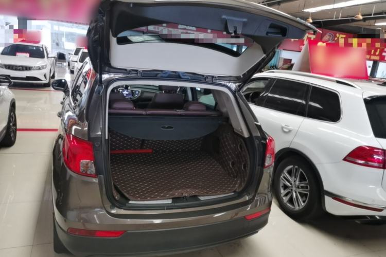 Used Buick Envision 2018 20T Two-Wheel-Drive Elite Model Trunk