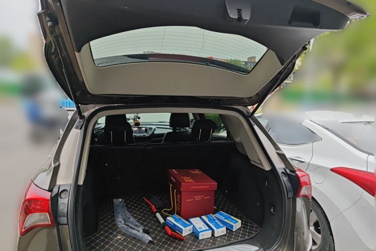 Used Buick Envision 2018 20T Two-Wheel-Drive Elite Model Trunk