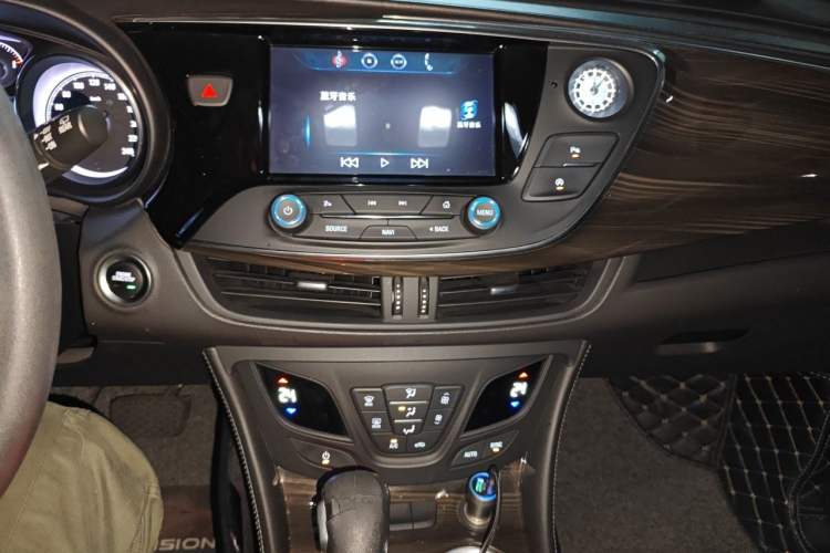 Used Buick Envision 2018 20T Two-Wheel-Drive Leading Model Audio And AC Panel