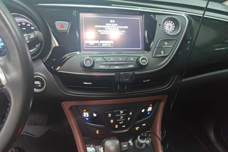 Used Buick Envision 2018 28T Four-Wheel Drive Elite Version Audio And AC Panel