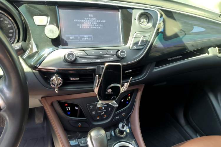 Used Buick Envision 2018 20T Two-Wheel Drive Luxury Model Audio And AC Panel