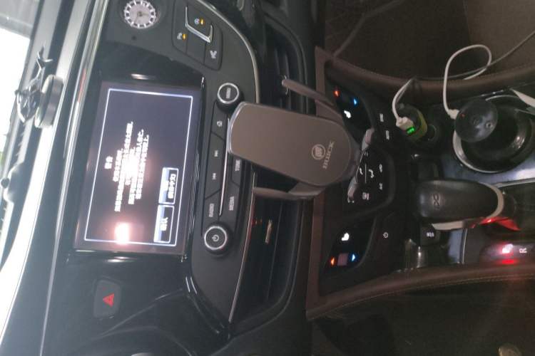 Used Buick Envision 2018 20T Two-Wheel Drive Luxury Model Audio And AC Panel