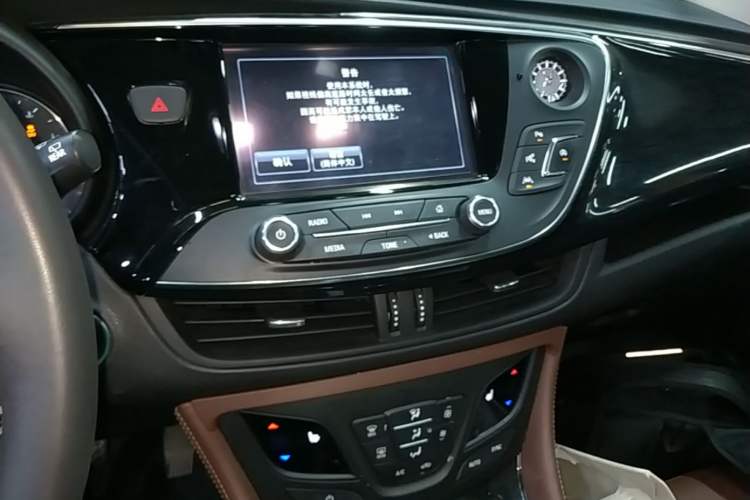 Used Buick Envision 2018 28T Four-Wheel Drive Luxury Model Audio And AC Panel