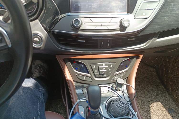 Used Buick Envision 2018 28T Four-Wheel Drive Elite Version Audio And AC Panel