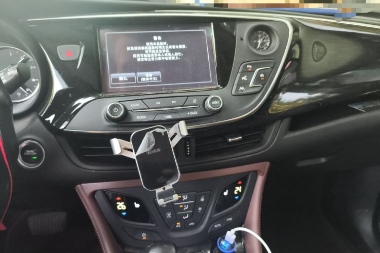 Used Buick Envision 2018 28T Four-Wheel Drive Luxury Model Audio And AC Panel