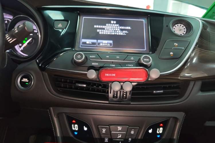 Used Buick Envision 2018 20T Two-Wheel-Drive Elite Model Audio And AC Panel