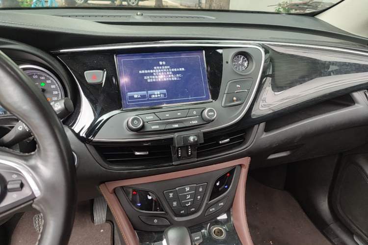 Used Buick Envision 2018 28T Four-Wheel Drive Elite Version Audio And AC Panel