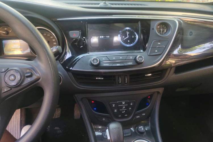 Used Buick Envision 2018 20T Two-Wheel-Drive Elite Model Audio And AC Panel