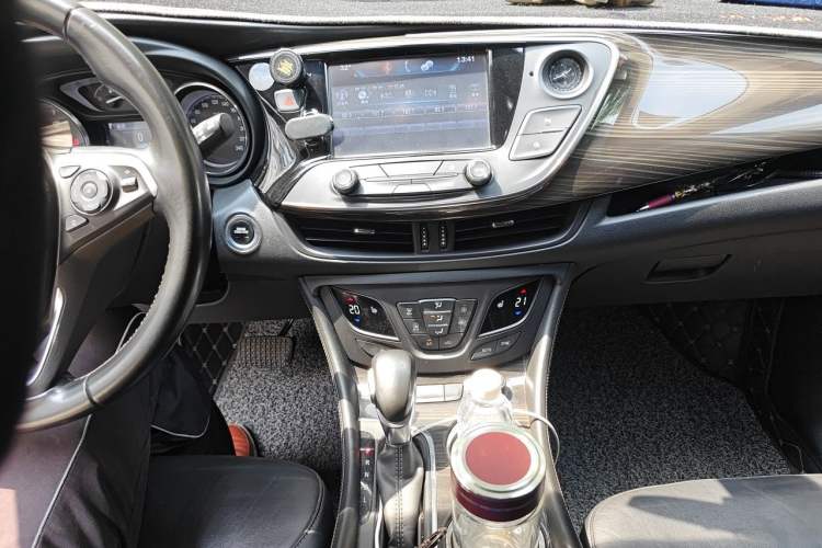 Used Buick Envision 2018 20T Two-Wheel-Drive Elite Model Audio And AC Panel