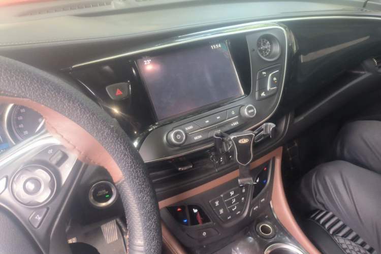 Used Buick Envision 2018 20T Two-Wheel Drive Luxury Model Audio And AC Panel