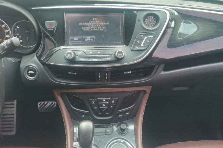Used Buick Envision 2018 28T Four-Wheel Drive Luxury Model Audio And AC Panel