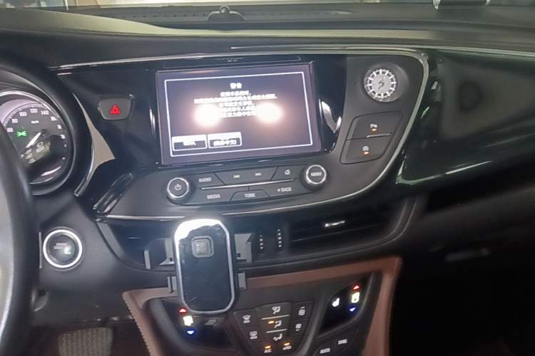 Used Buick Envision 2018 28T Four-Wheel Drive Elite Version Audio And AC Panel