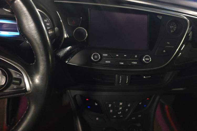 Used Buick Envision 2018 20T Two-Wheel-Drive Elite Model Audio And AC Panel