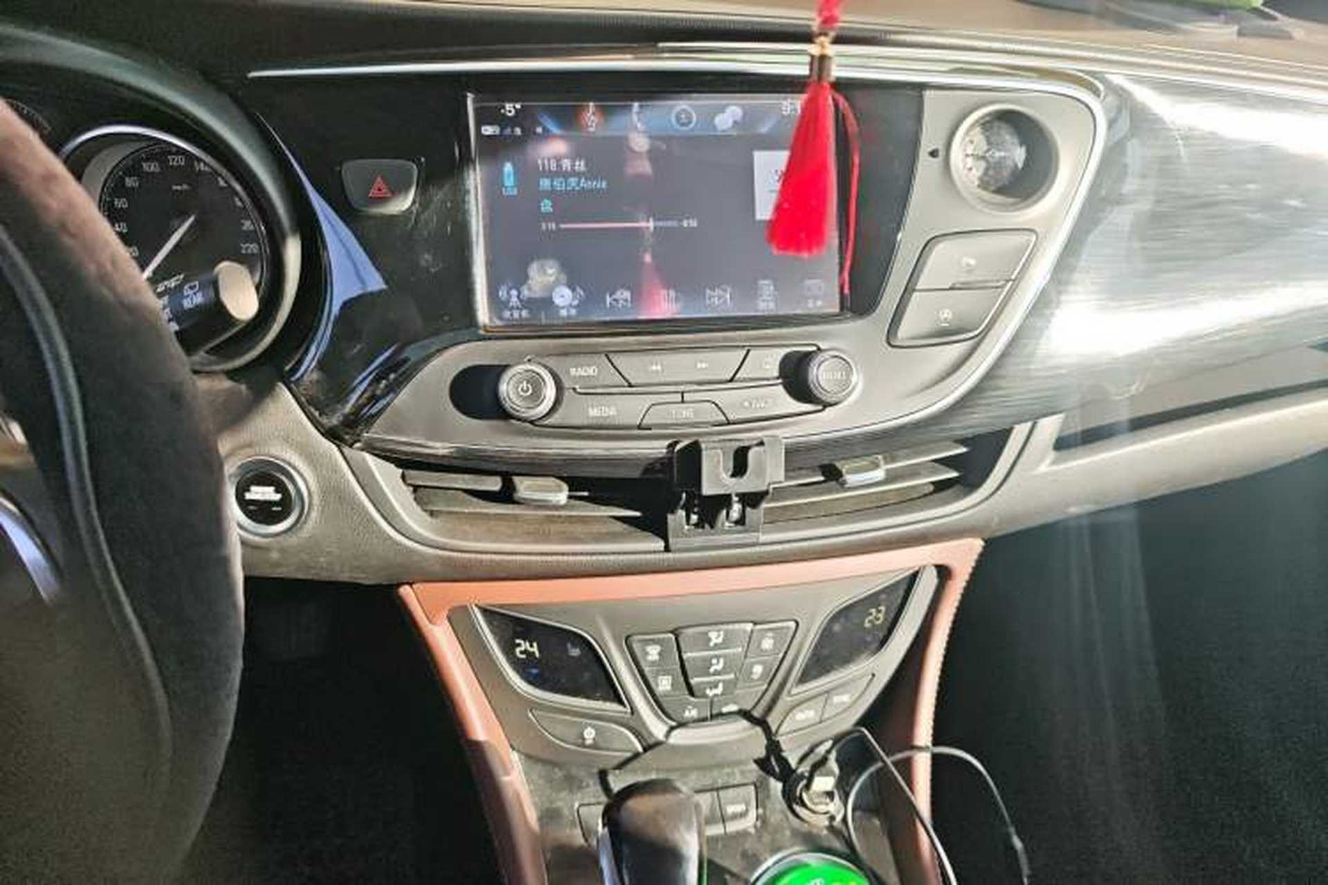Used Buick Envision 2018 28T Four-Wheel Drive Elite Version Audio And AC Panel