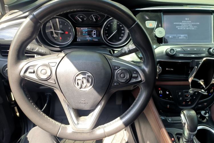 Used Buick Envision 2018 20T Two-Wheel Drive Luxury Model Center Console