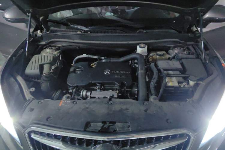 Used Buick Envision 2018 20T Two-Wheel Drive Luxury Model Engine Bay