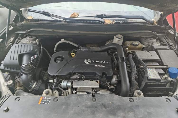 Used Buick Envision 2018 20T Two-Wheel-Drive Elite Model Engine Bay